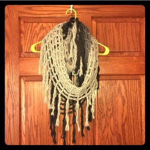 Grey ombré cable knit scarf
